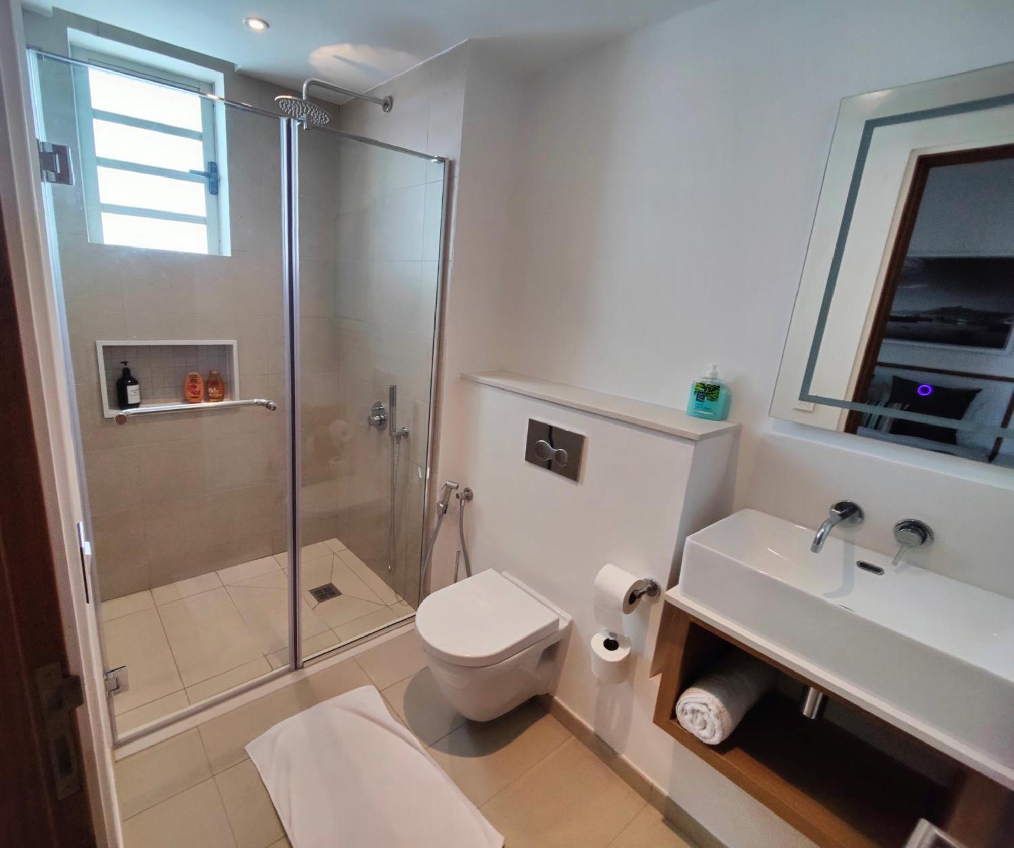 פוינט או פימנטס Ocean Point Beach Front Apartment מראה חיצוני תמונה