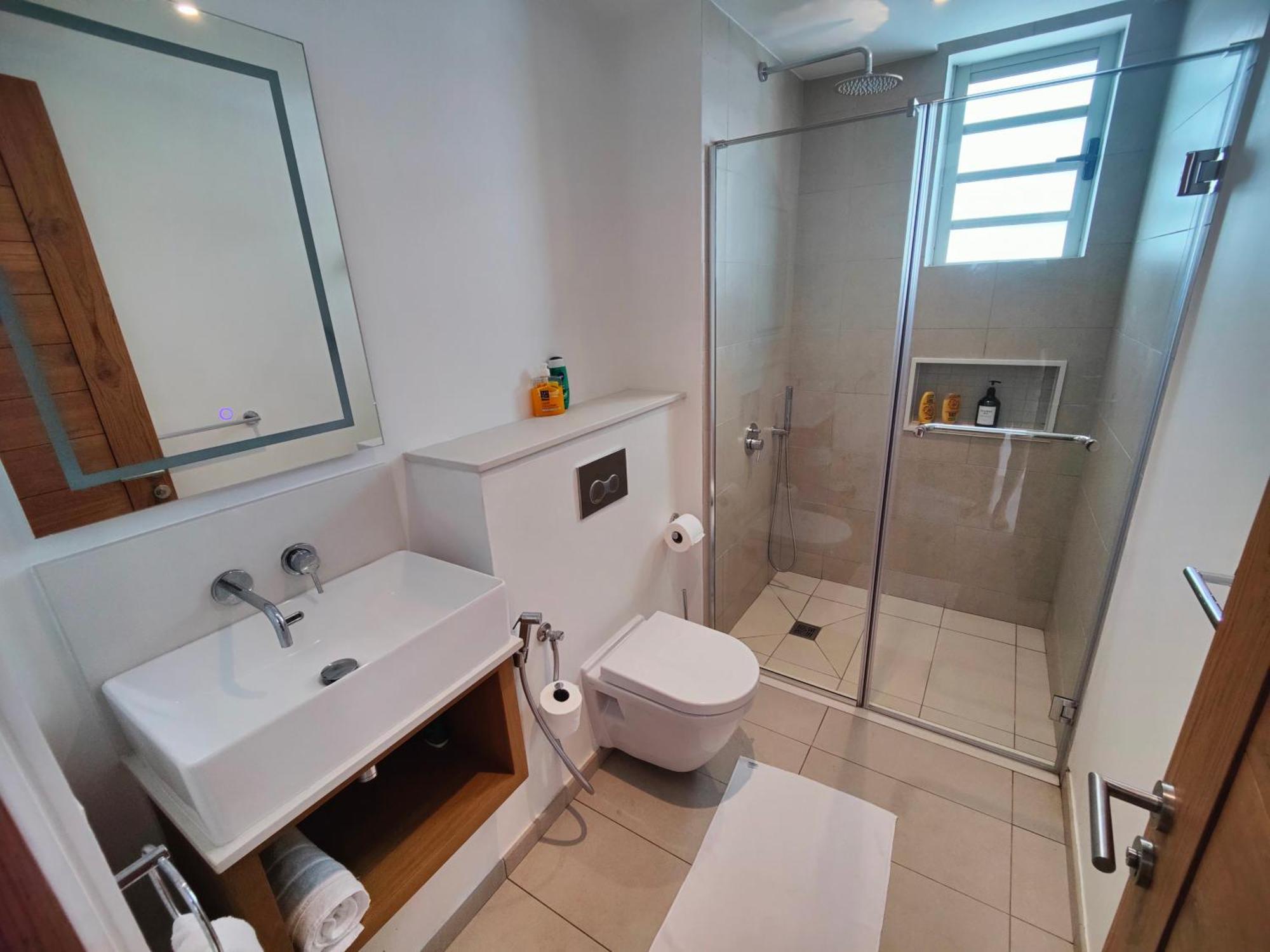 פוינט או פימנטס Ocean Point Beach Front Apartment מראה חיצוני תמונה