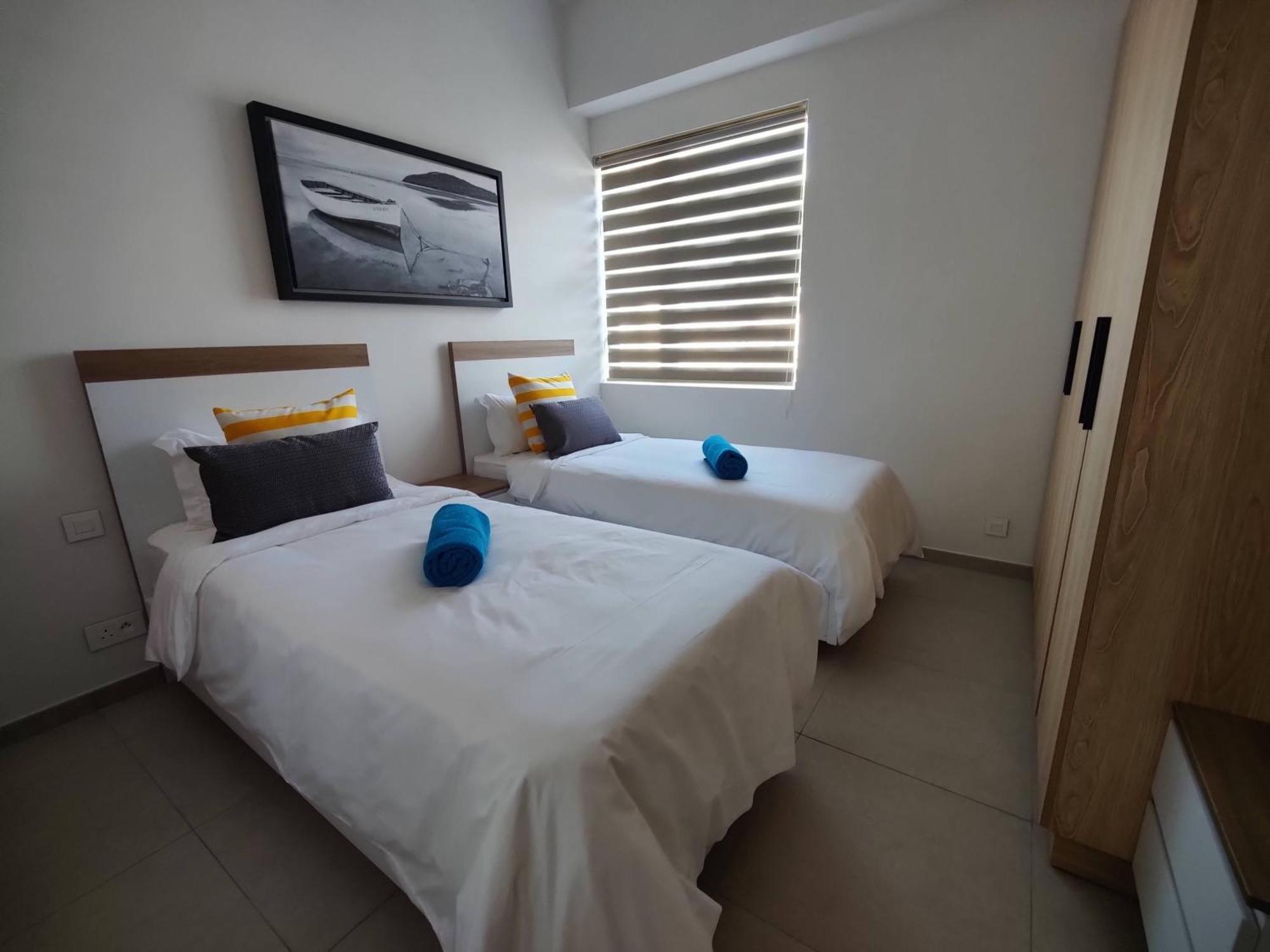 פוינט או פימנטס Ocean Point Beach Front Apartment מראה חיצוני תמונה