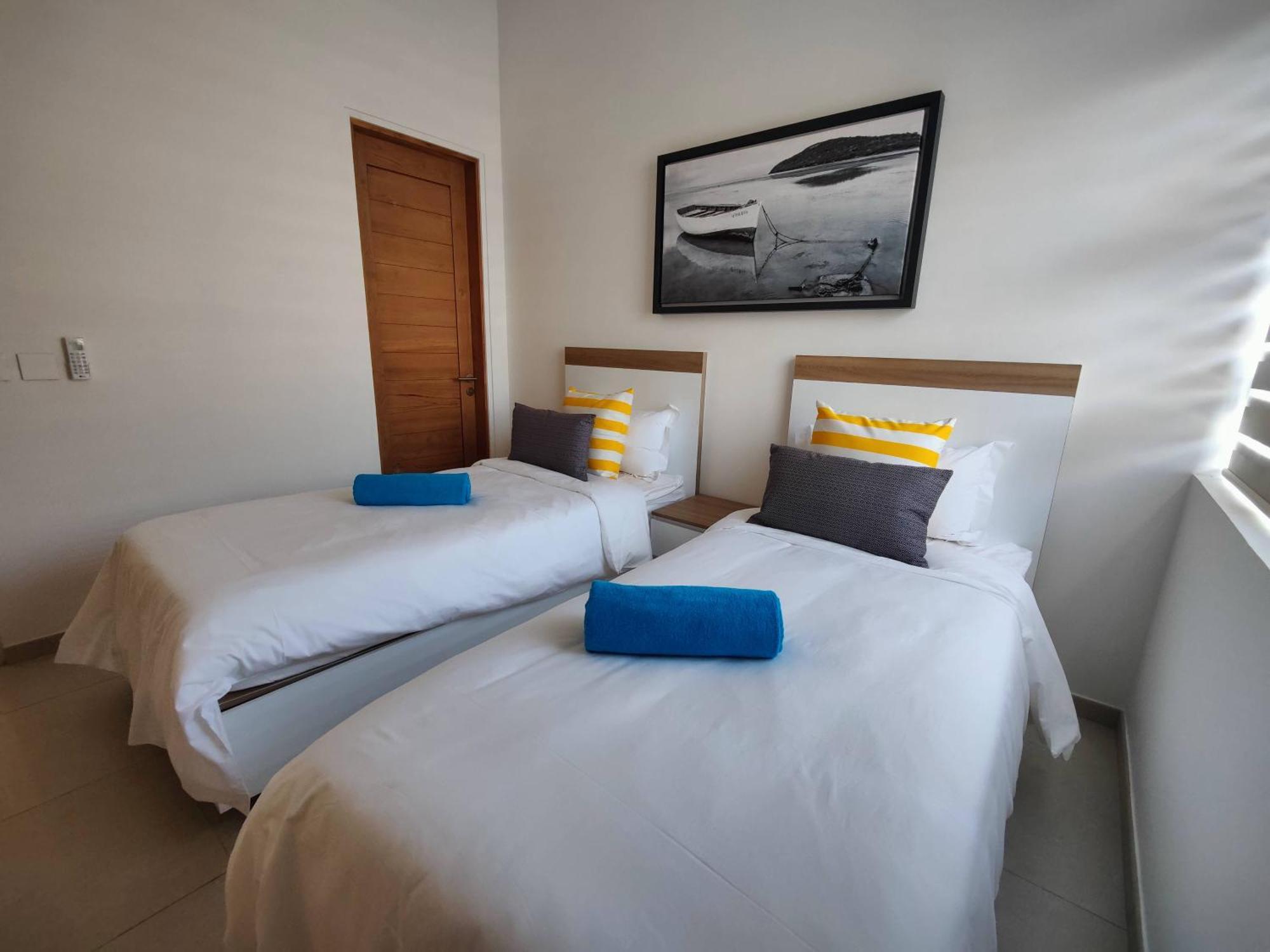 פוינט או פימנטס Ocean Point Beach Front Apartment מראה חיצוני תמונה